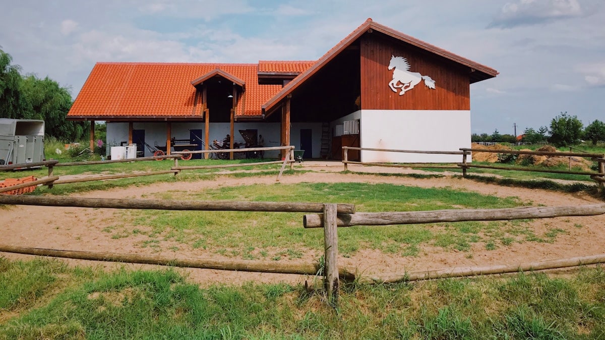 horse house